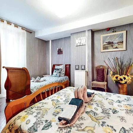 2 Bedroom Gorgeous In Holiday home