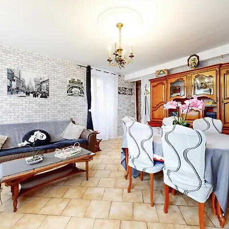 2 Bedroom Gorgeous In Holiday home