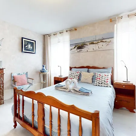 2 Bedroom Gorgeous In Holiday home *